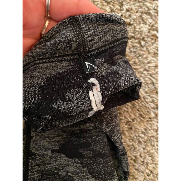 Gymshark gray camo athletic leggings - Picture 5 of 6